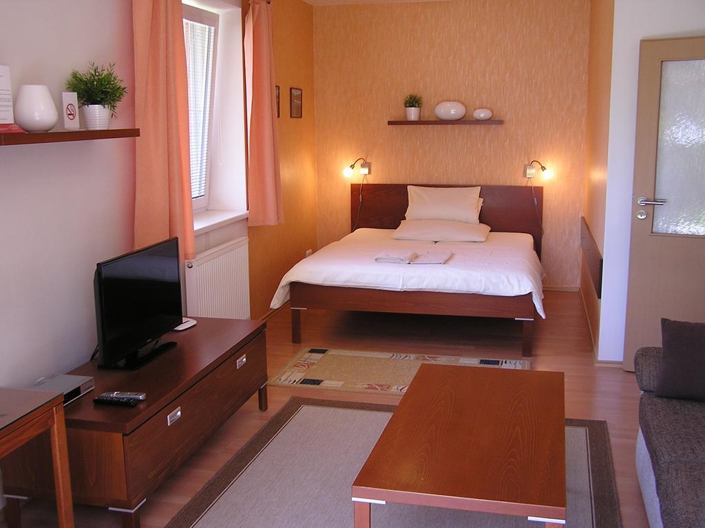 Gonda Apartments Hradec Králové Exteriör bild