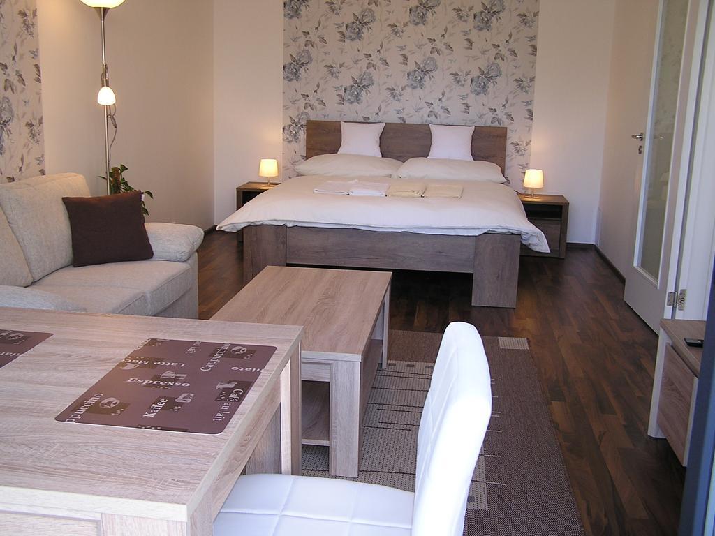 Gonda Apartments Hradec Králové Exteriör bild