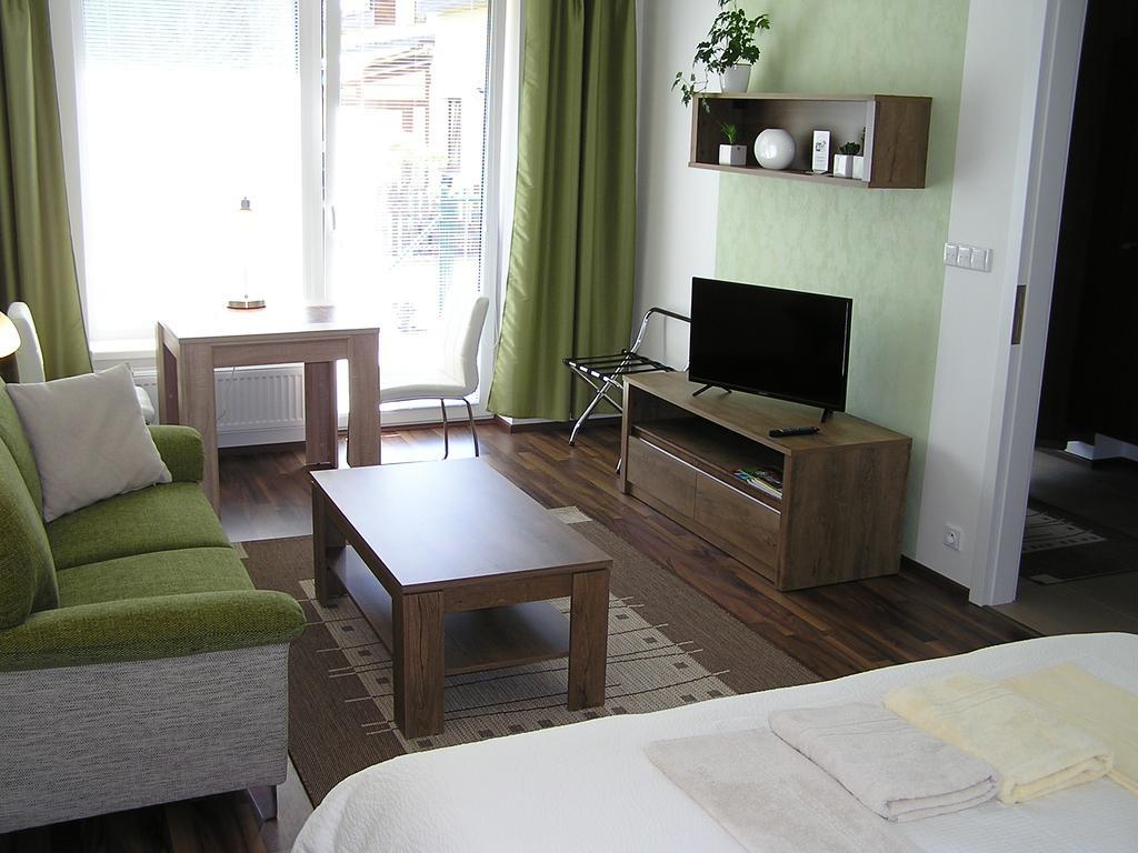 Gonda Apartments Hradec Králové Exteriör bild