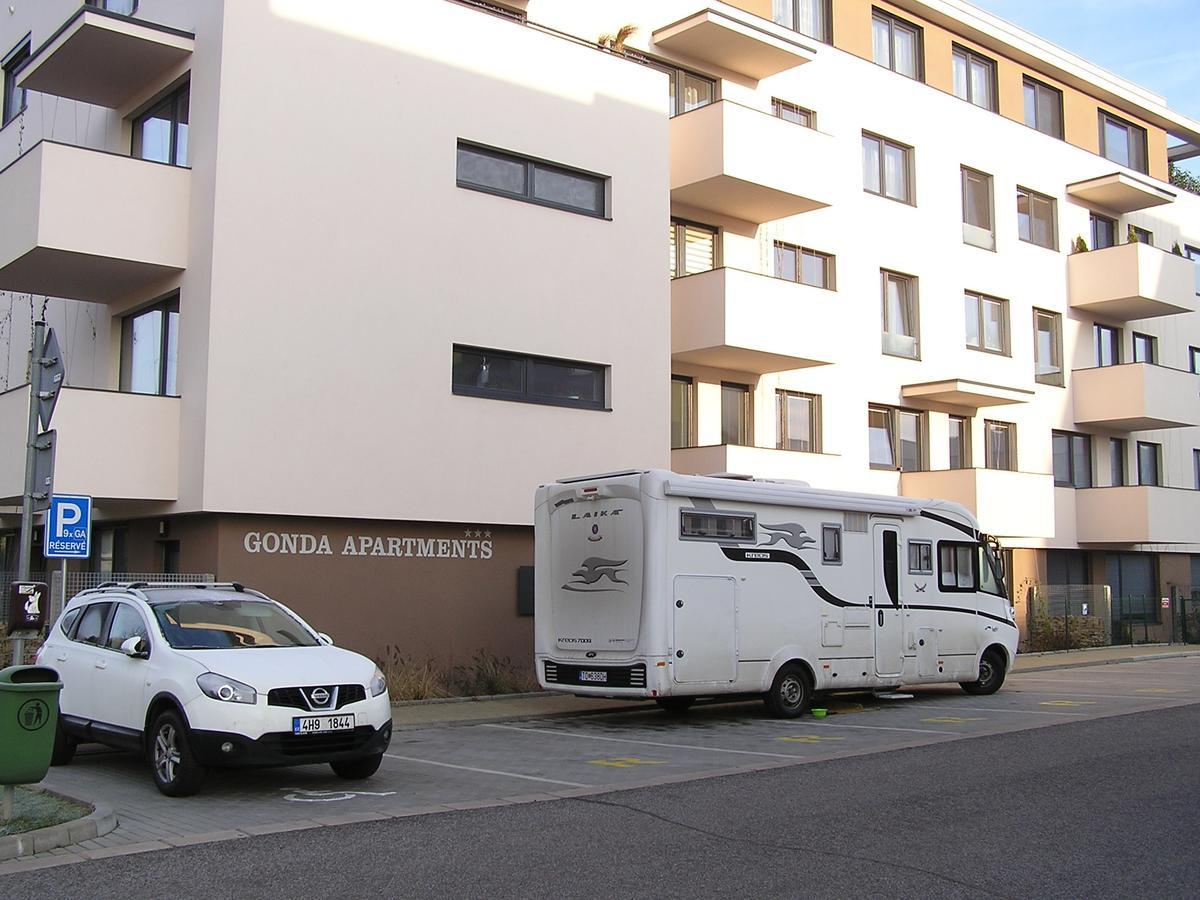 Gonda Apartments Hradec Králové Exteriör bild